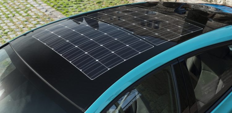 Solceller på ett biltak